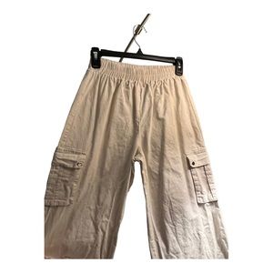 Pretty Little Thing Cargo pants, Size 4, Beige